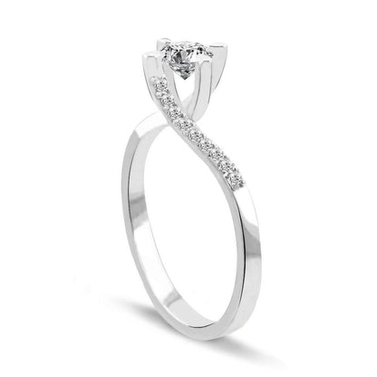 Дамски пръстен бяло злато с диаманти, подходящ за годежен пръстен или пръстен за подарък.