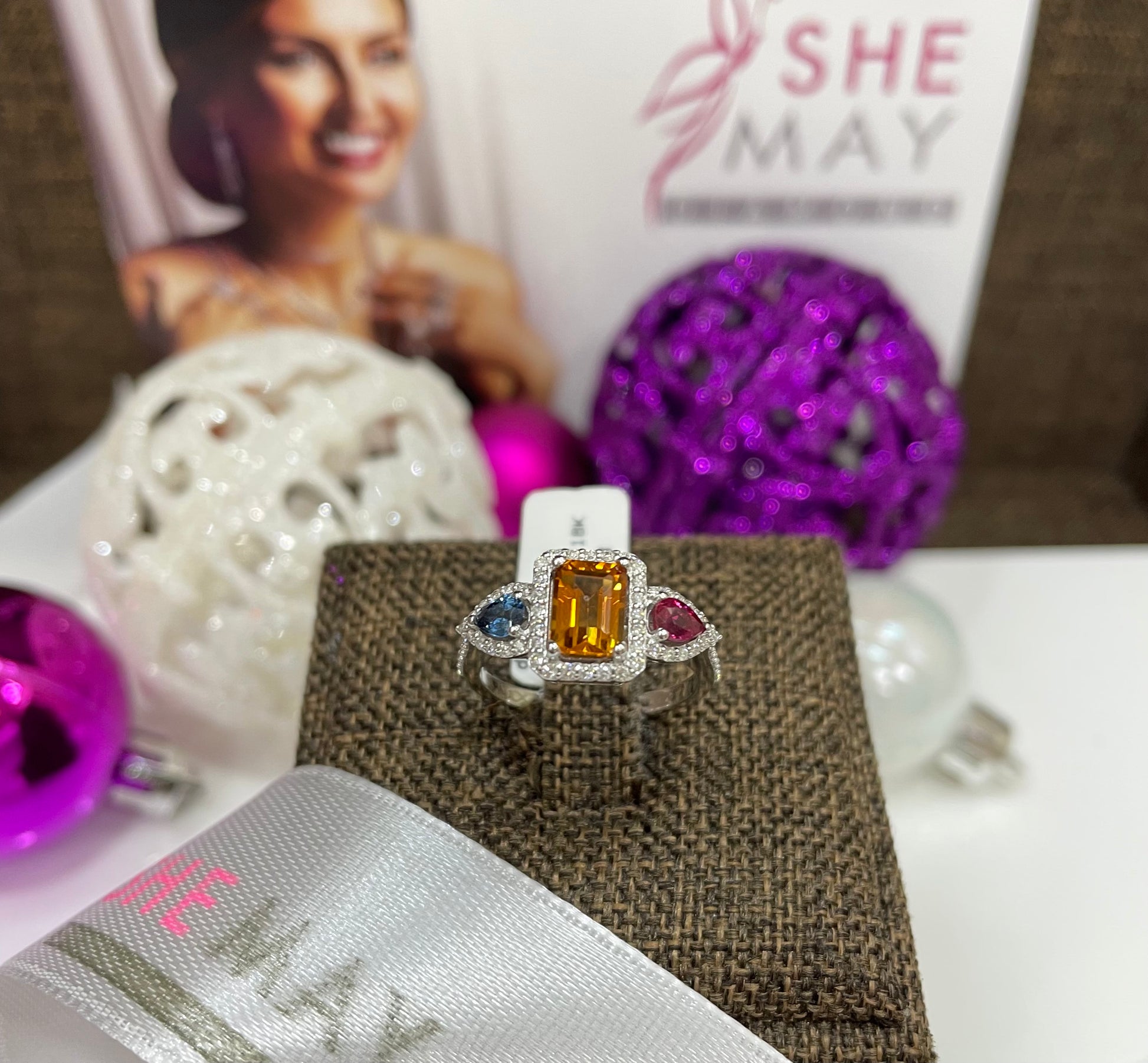 Диамантен пръстен с Цитрин,сапфир и рубин 1.78 карата