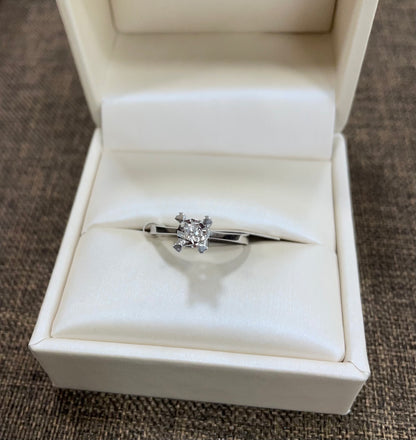 Годежен пръстен от бяло злато с диамант