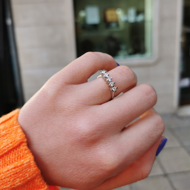 Пръстен бяло злато с пет Диаманта 0.30 карата