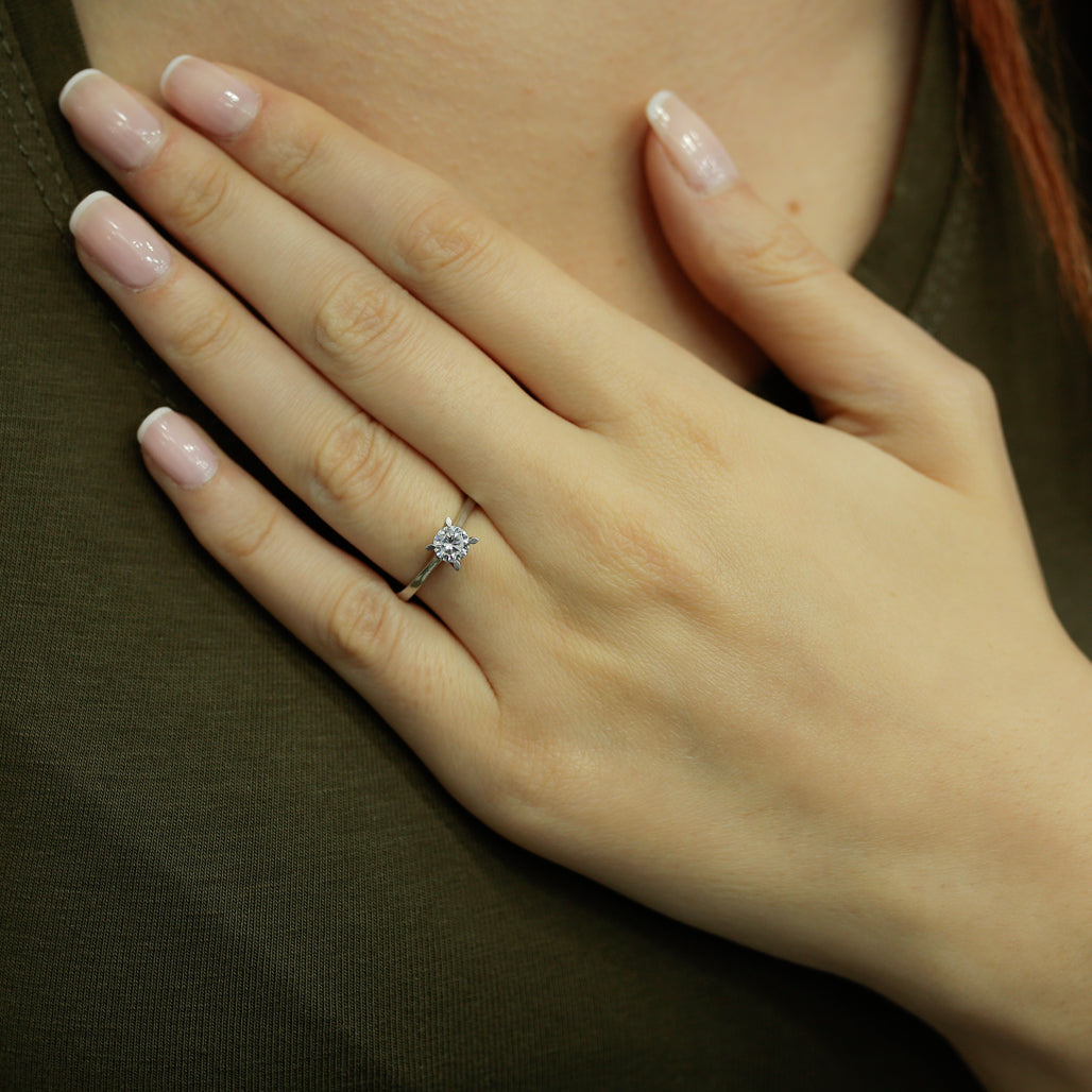 Класически годежен пръстен от бяло злато с диамант 0.40 ct