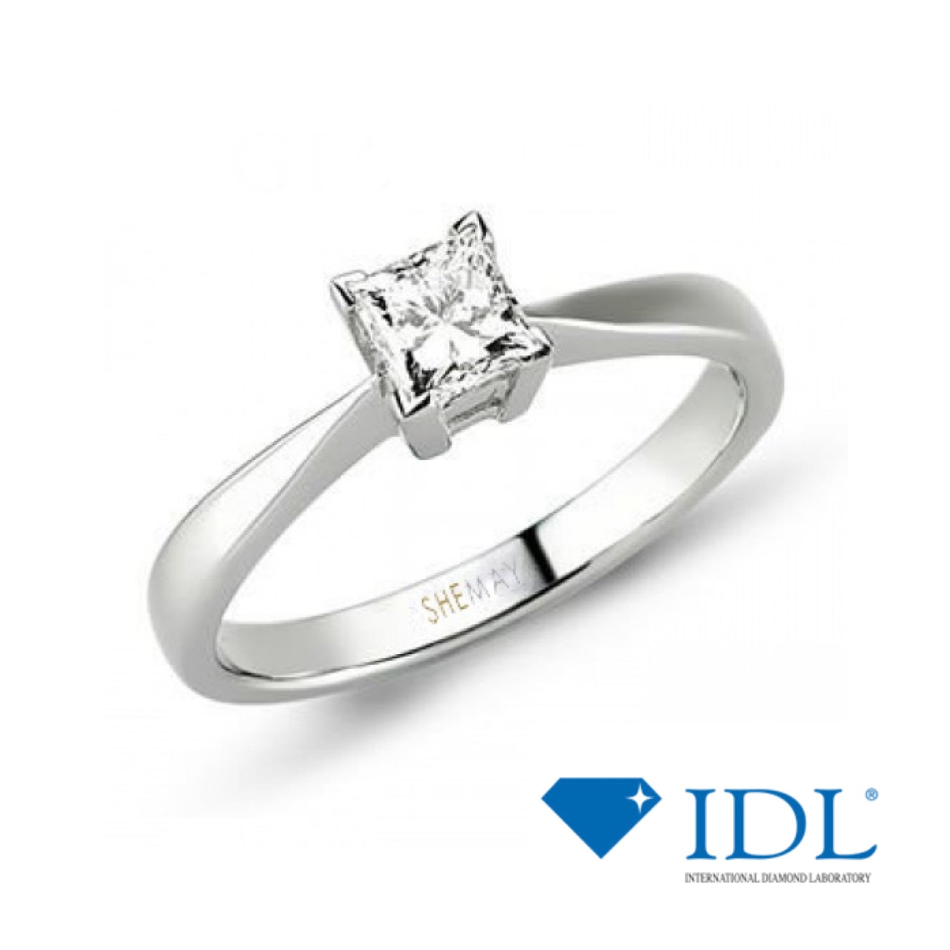 Класически годежен пръстен от бяло злато с диамант във форма princess 0.32 ct.