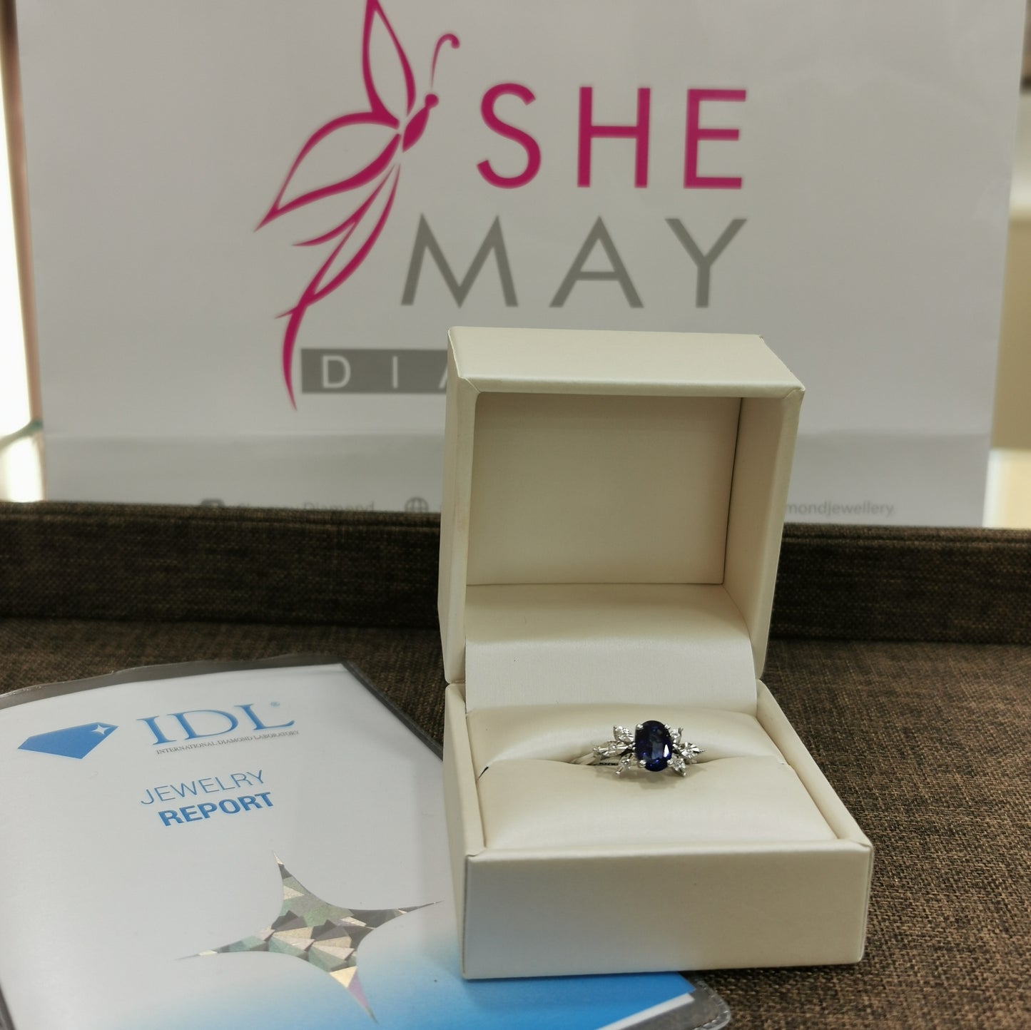 Диамантен пръстен със Сапфир 1.69 карата