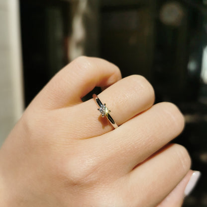 Класически годежен пръстен с диамант 0.20 карата