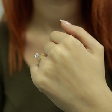 Класически годежен пръстен с диамант 0.31 ct