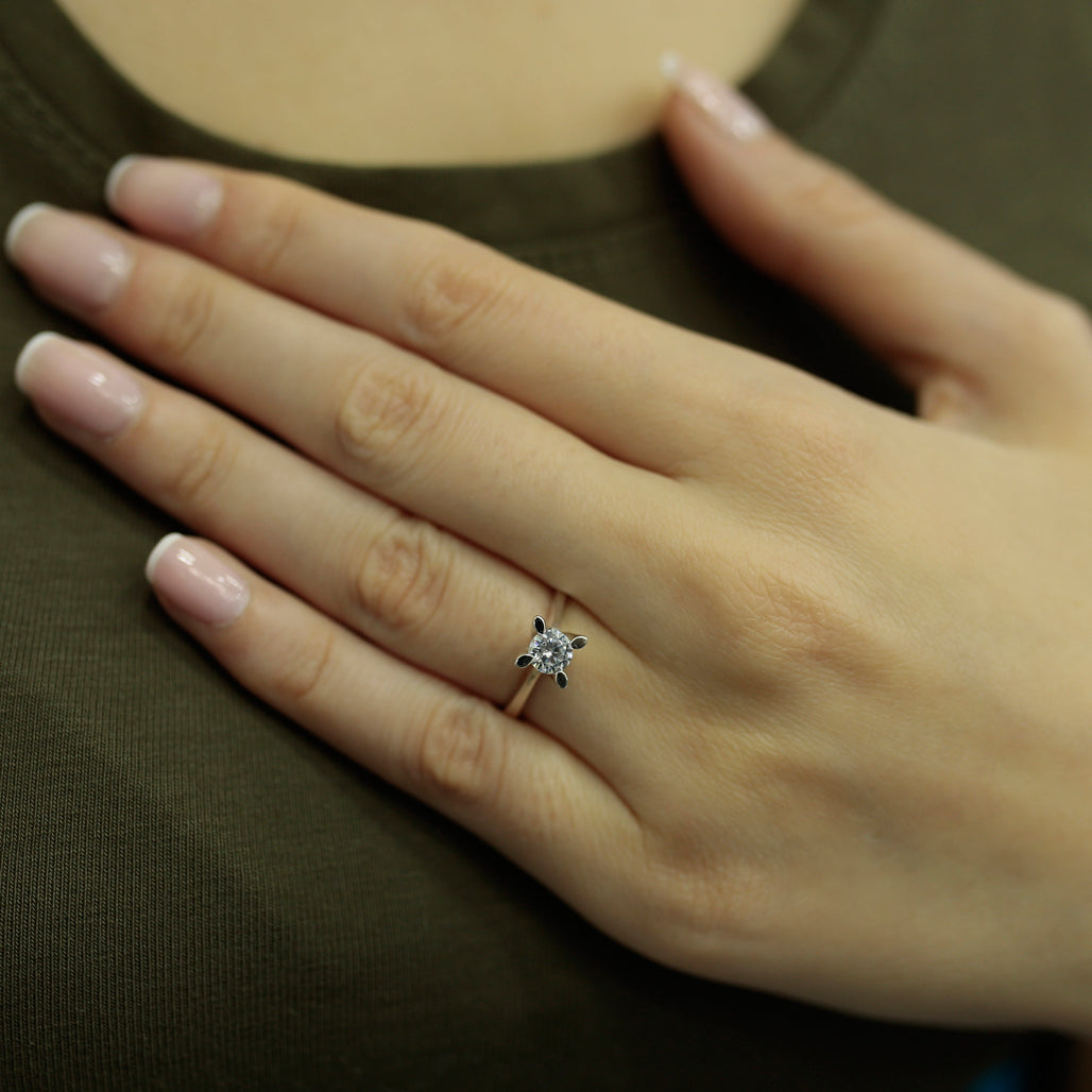 Класически годежен пръстен с диамант 0.31 ct