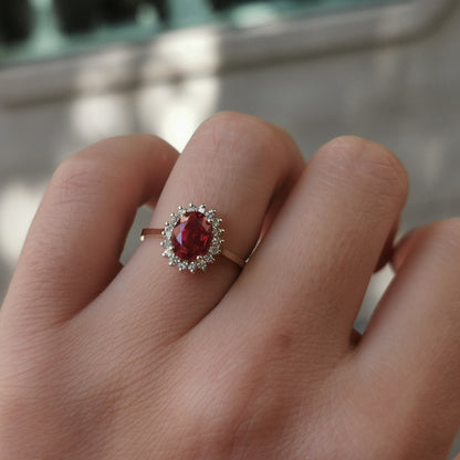 Пръстен с диаманти и Рубин жълто злато 2.07 карата