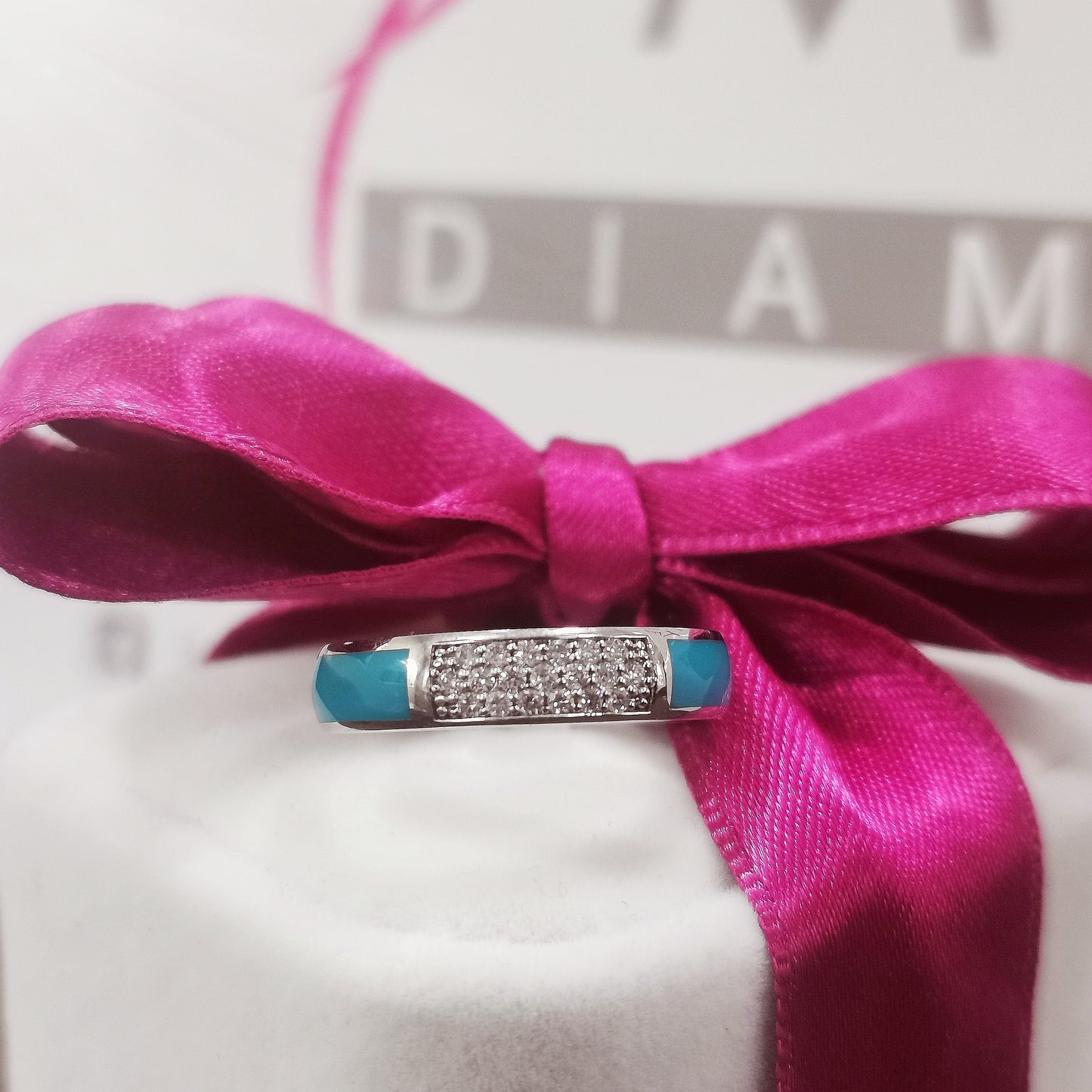 Диамантена халка бяло злато с цветен емайл  0.17 карата