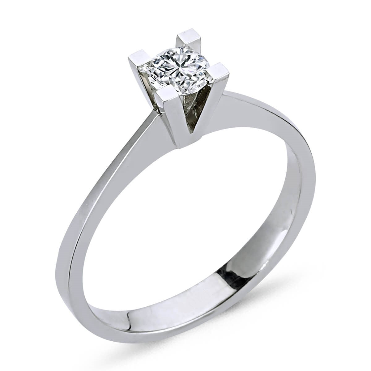 Класически модел годежен пръстен от бяло злато с диамант 0.22ct.