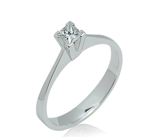 Изящен годежен пръстен от бяло злато с диамант в Princess cut шлифовка 0.24ct. 
