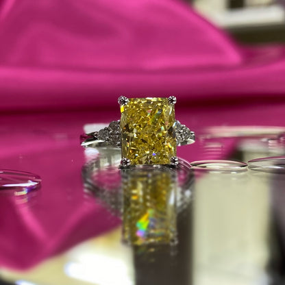 Дамски златен пръстен с диаманти и жълт Сапфир 7.87 карата