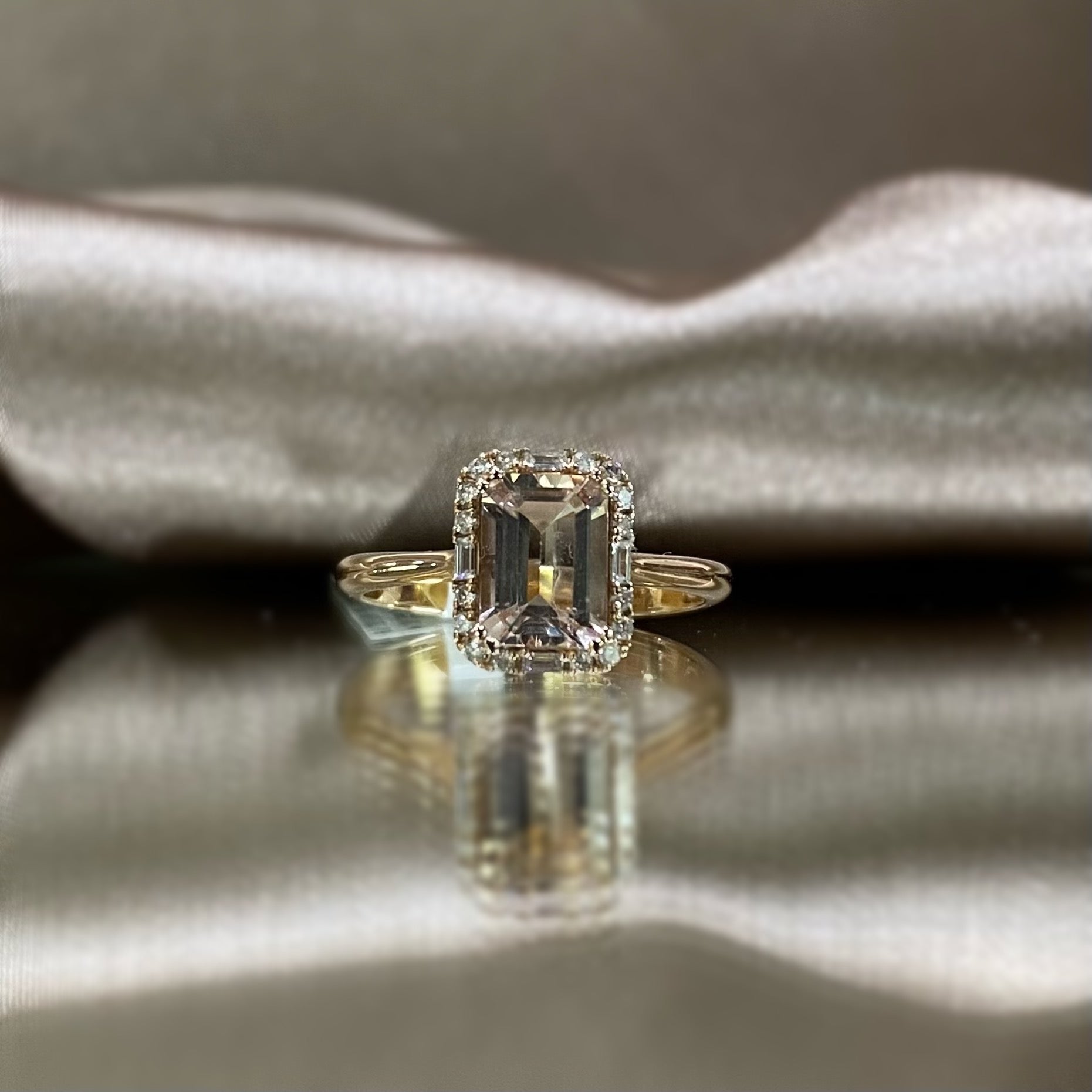 Пръстен бяло злато с морганит и диаманти 1.48 карата