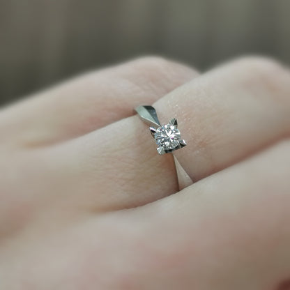 Класически годежен пръстен с диамант 0.20 карата HRD  Сертификат