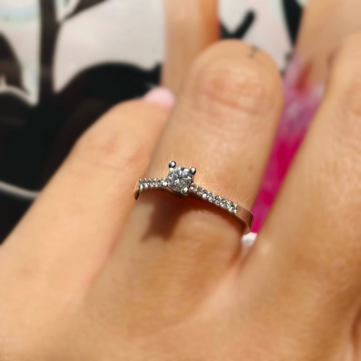 Пръстен от бяло злато с диаманти 0.28 карата