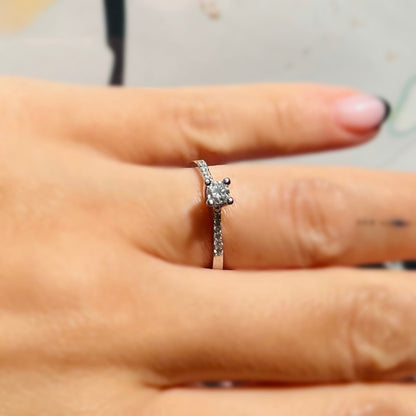 Пръстен от бяло злато с диаманти 0.28 карата