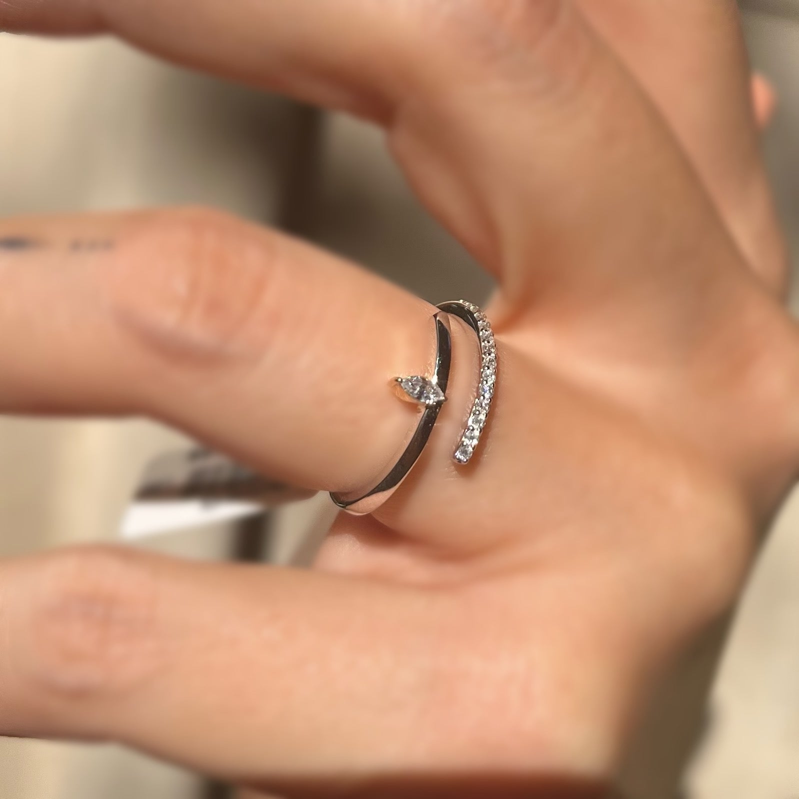 Пръстен от бяло злато с диаманти 0.14 карата