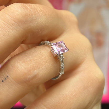 Дамски пръстен от бяло злато с розов сапфир и диаманти 3.53 карата