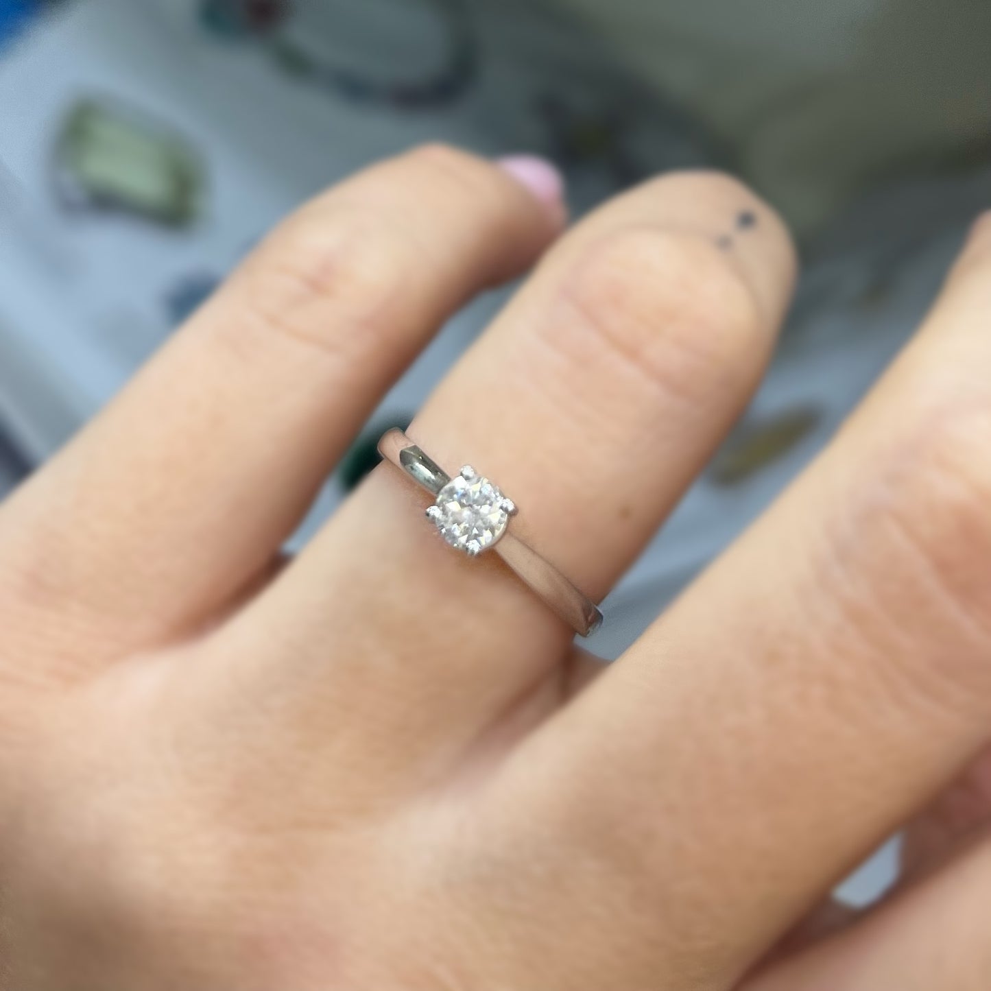 Диамантен годежен пръстен от бяло злато 14 карата