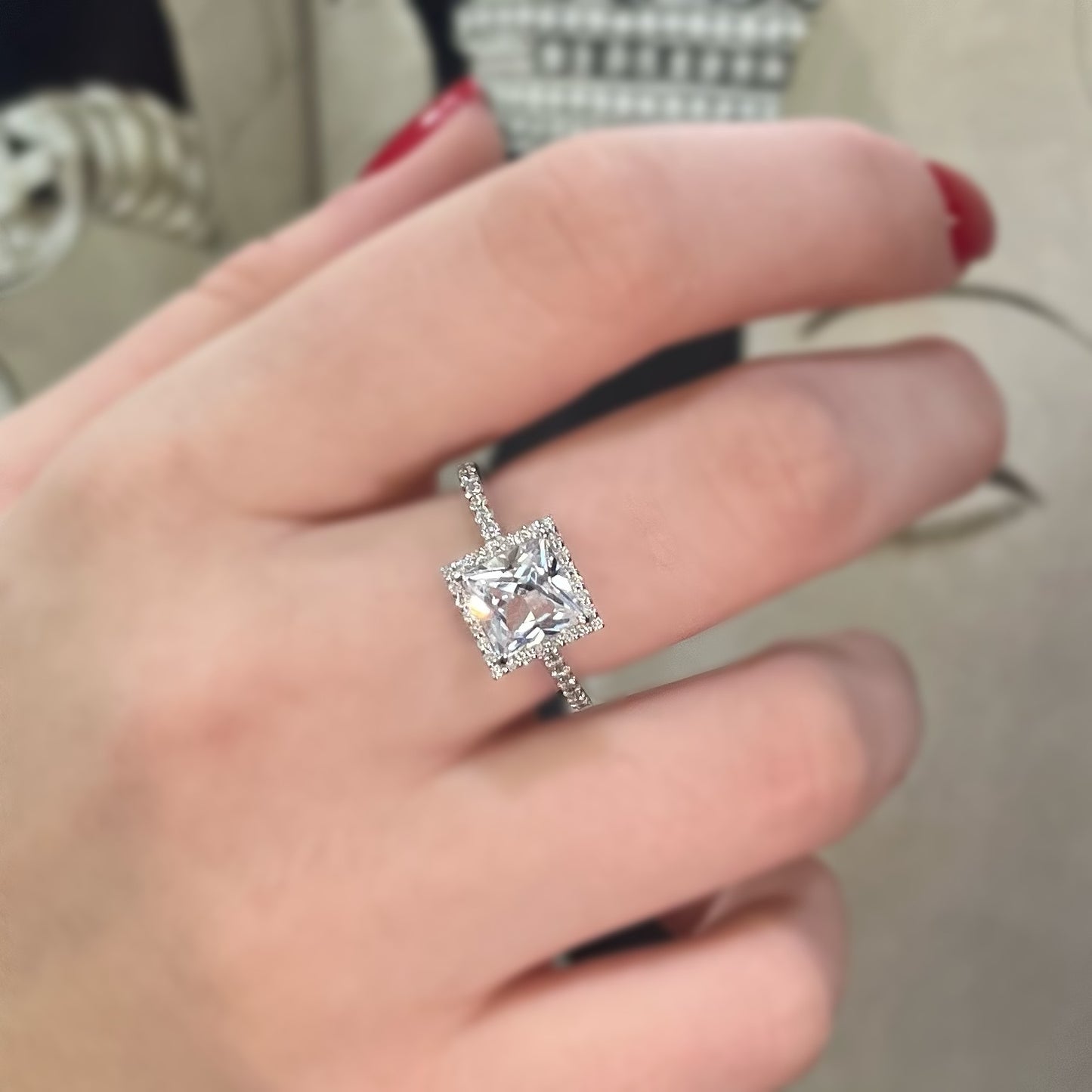 Пръстен с Бял сапфир и диаманти 3.45 карата