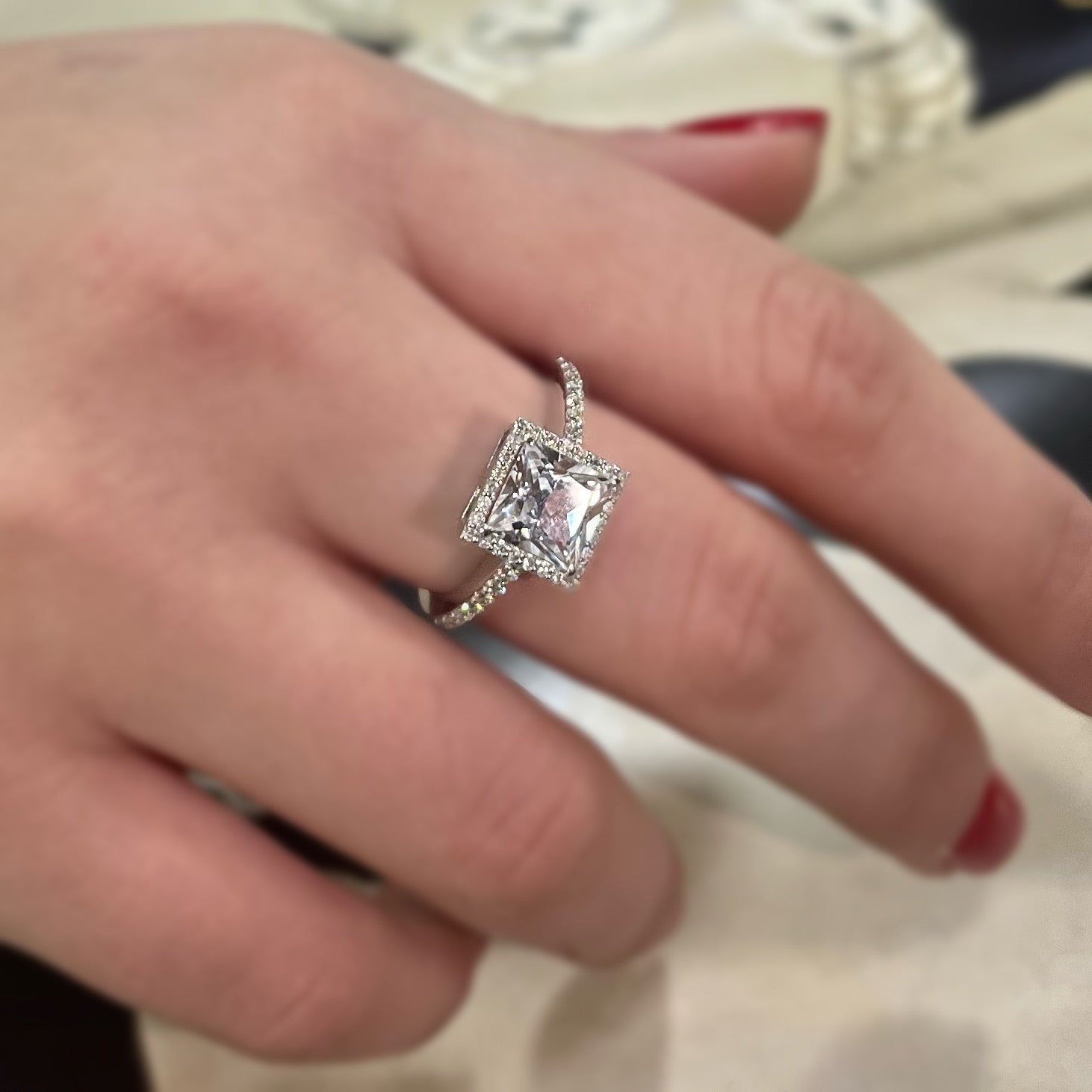 Пръстен с Бял сапфир и диаманти 3.45 карата