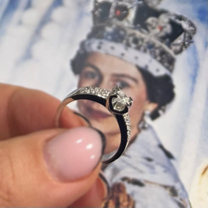 Пръстен от бяло злато с диамант и диамантена халка 0.47 карата