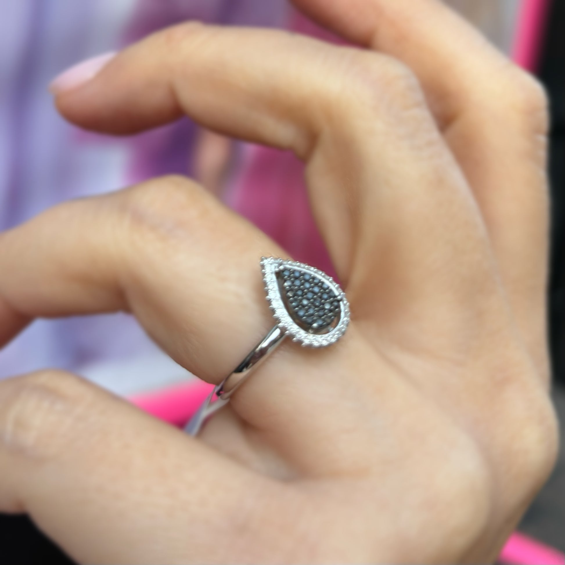 Диамантен пръстен от бяло злато с черни и бели диаманти 0.50 карата