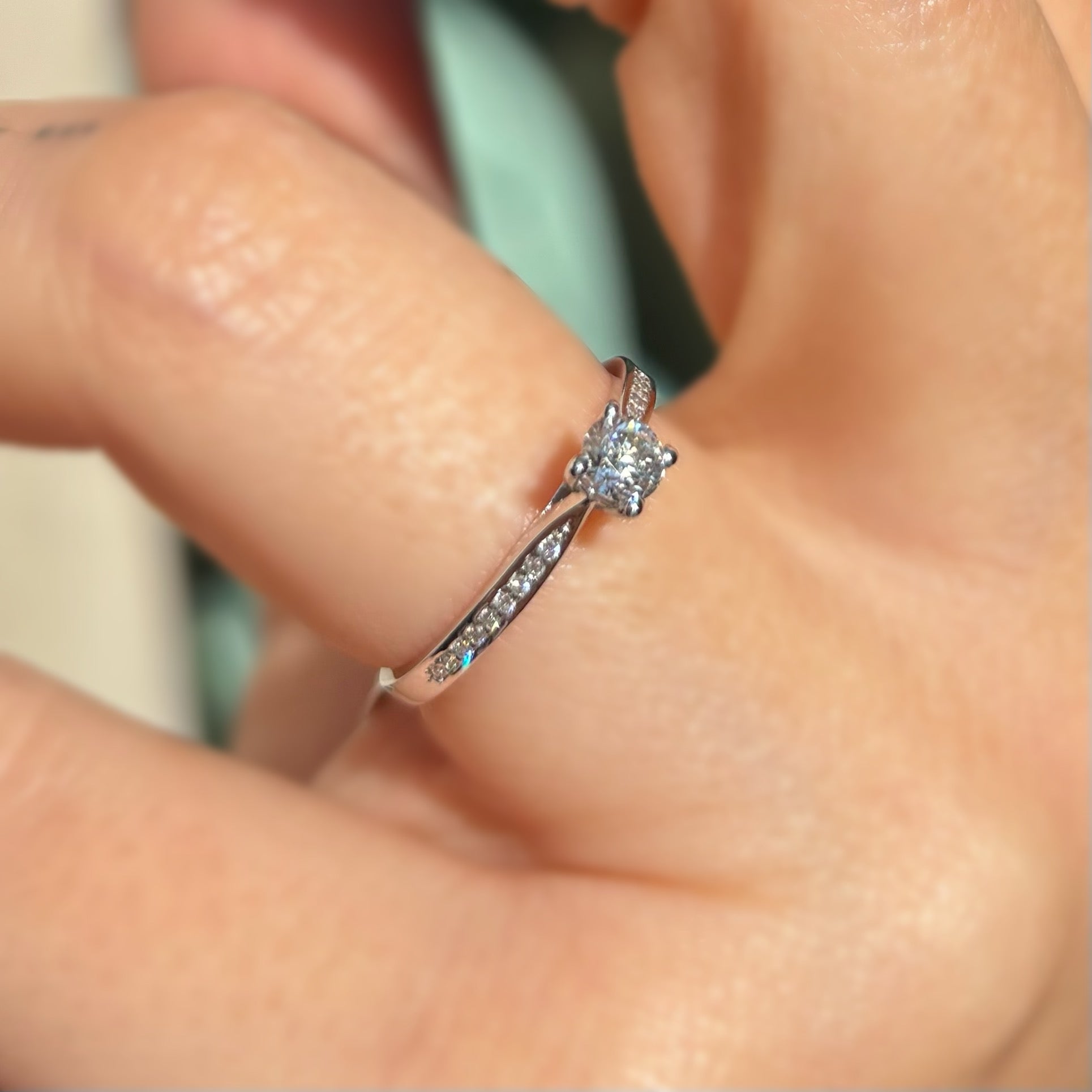 Пръстен бяло злато с диамант 0.24 карата HRD и диаманти 0.07 карата