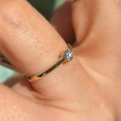 Годежен пръстен жълто злато с диамант 0.19 карата от серия Classic