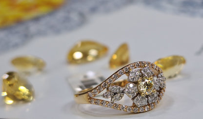 Дамски пръстен от розово злато с жълт диамант и бели диаманти 0.56 карата