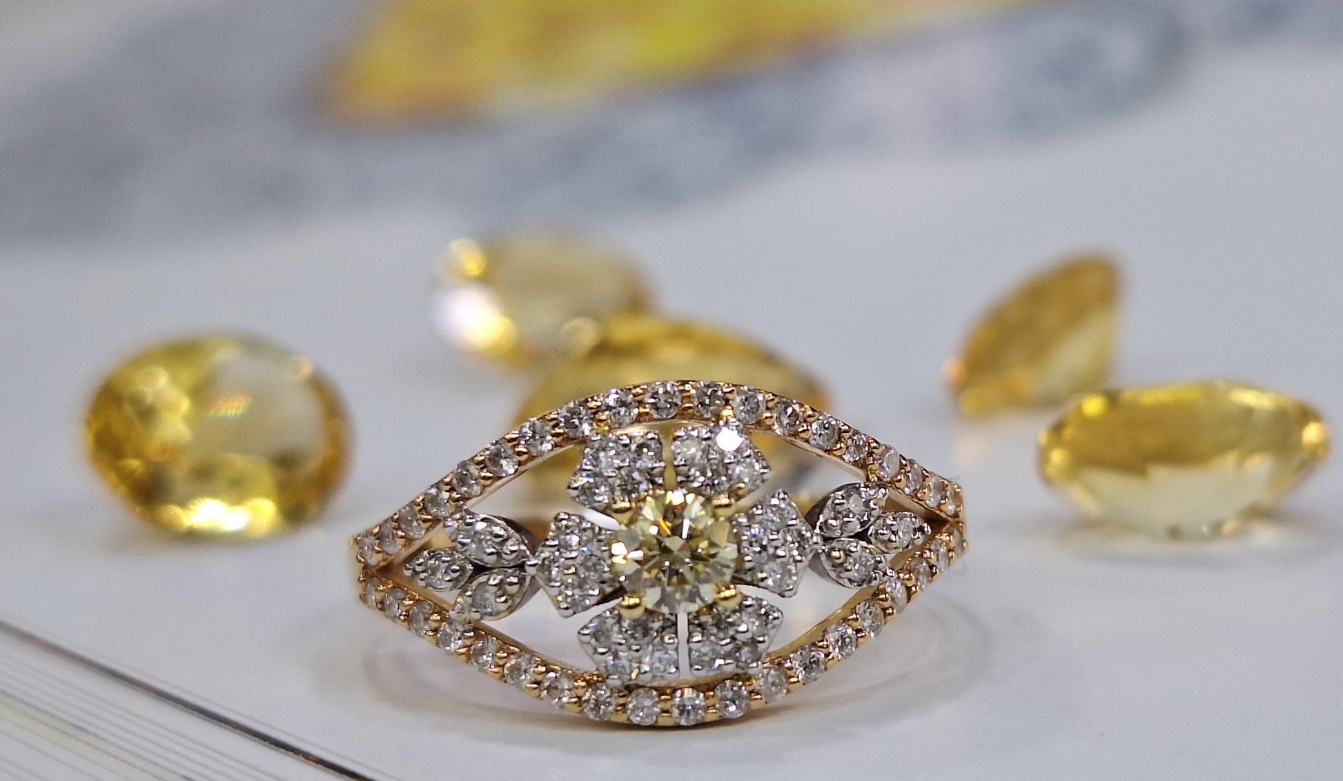 Дамски пръстен от розово злато с жълт диамант и бели диаманти 0.56 карата