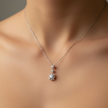 Тройна висулка от злато с диаманти и златен синджир бяло злато 14 карата