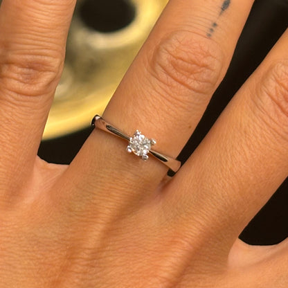 Класически пръстен от бяло злато с диамант 0.22 карата