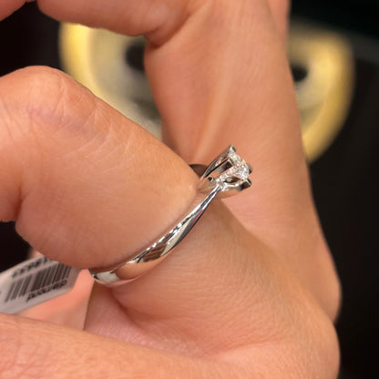 Класически пръстен от бяло злато с диамант 0.22 карата