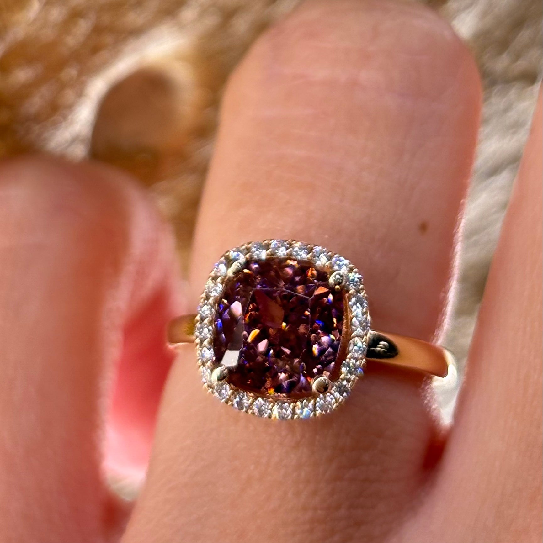 Дамски златен пръстен розово злато с диаманти и цветен скъпоценен камък	