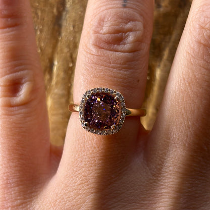 Женски златен пръстен с голям камък и диаманти с естествен произход 5.38 карата