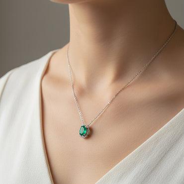 Висулка с диаманти и смарагд 0.86 карата