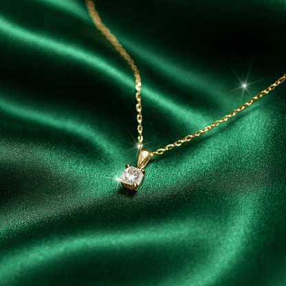 Yellow gold pendant with 0.10 carat diamond