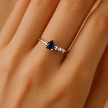 0.26  carats White gold Sapphire and diamond ring