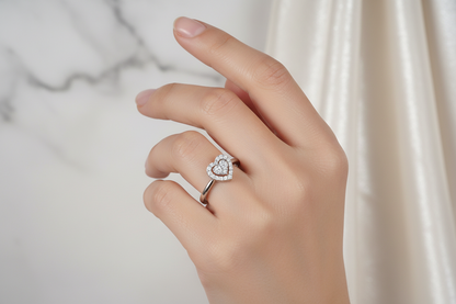 Gold heart ring in white gold with diamonds 0.13 carats