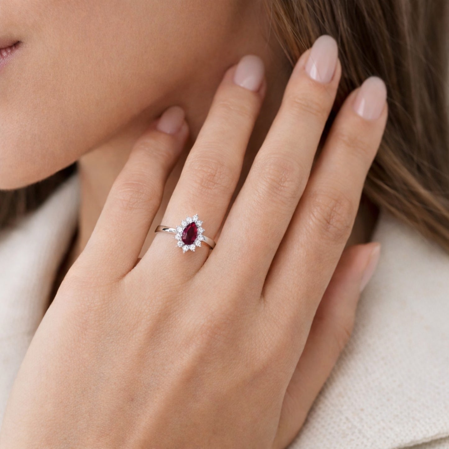 Пръстен от бяло злато с рубин и диаманти 0.81 карата