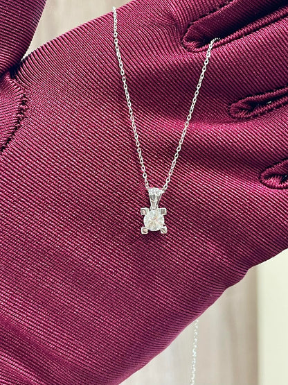 White gold pendant with a 0.40 carat diamond