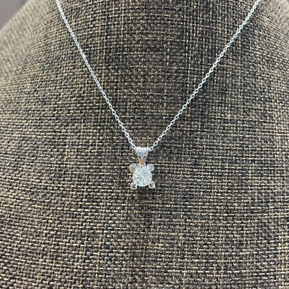 White gold pendant with a 0.40 carat diamond