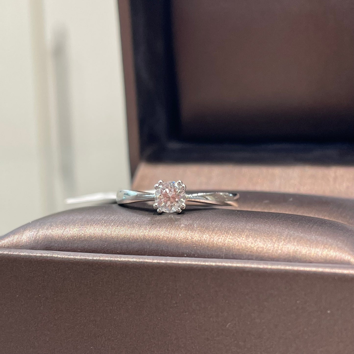 White gold engagement ring with 0.40 carat diamond