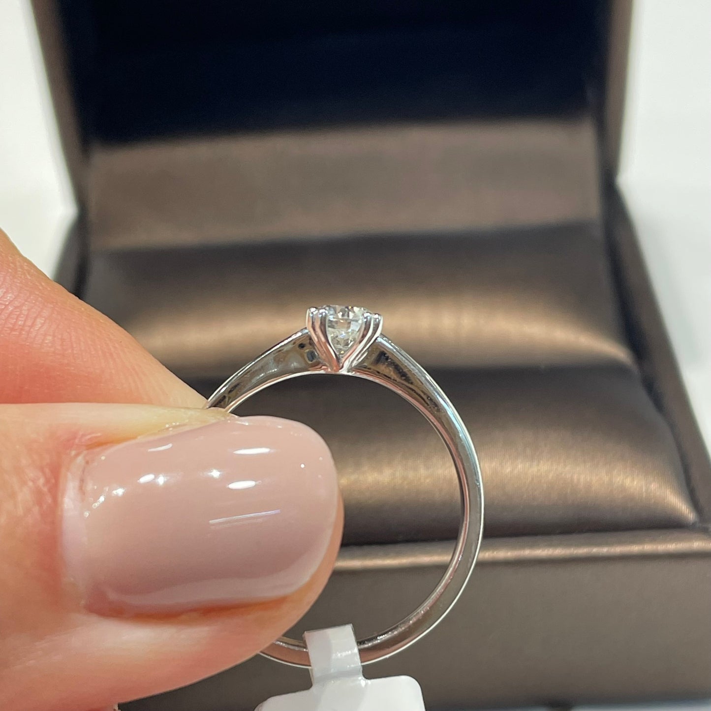 White gold engagement ring with 0.40 carat diamond