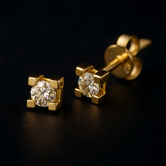 Classic earrings in yellow gold with diamonds 0.32 carats