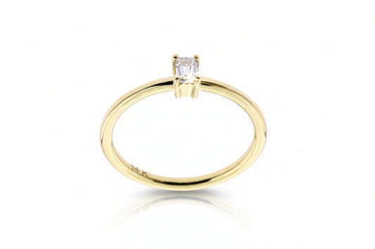 Годежен пръстен от жълто злато с диамант Emerald cut