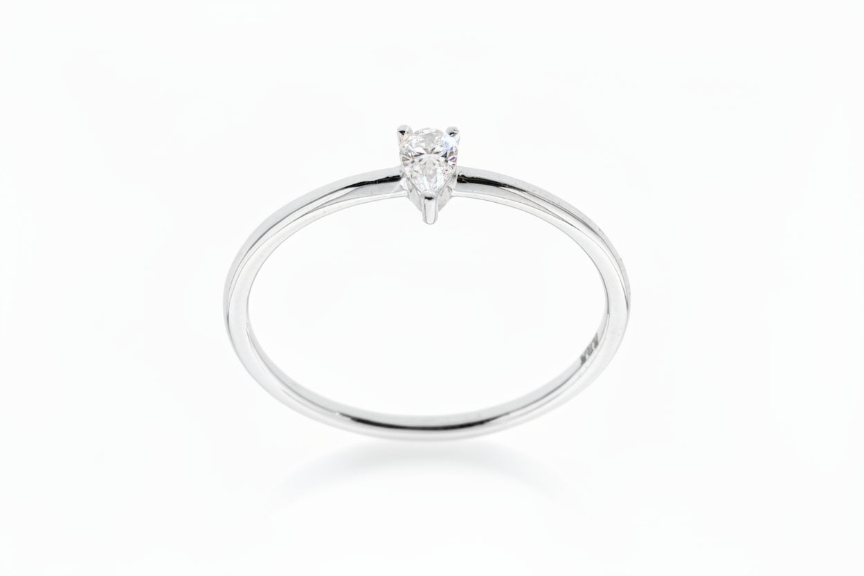 Годежен пръстен от бяло злато с диамант капка