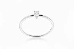 Годежен пръстен от бяло злато с диамант капка