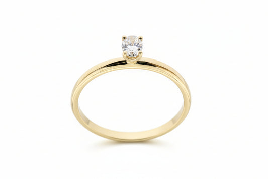 Годежен пръстен от жълто злато с диамант овал