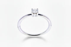 Годежен пръстен от бяло злато с диамант